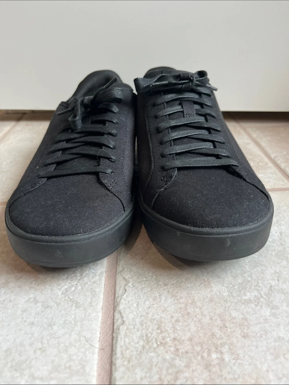 EUC Hands-free Kizik Irvine Canvas Sneaker Blackout M 8.5 / W 10 Standard Width